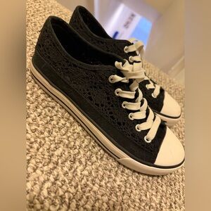 Black Mesh Knitted Canvas Sneakers. Size 8/38